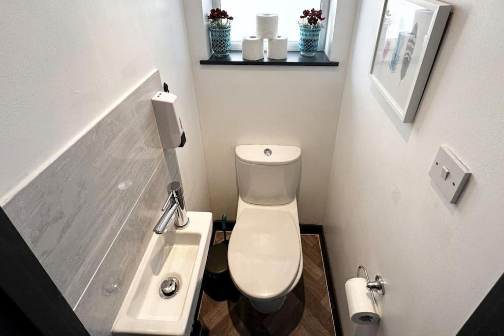 Green Haven Villa - 4Br Spacious House With Hot Tub, Ample Parking, Air Condition, Wifi, Netflix, Patio & Garden Kidlington Eksteriør bilde