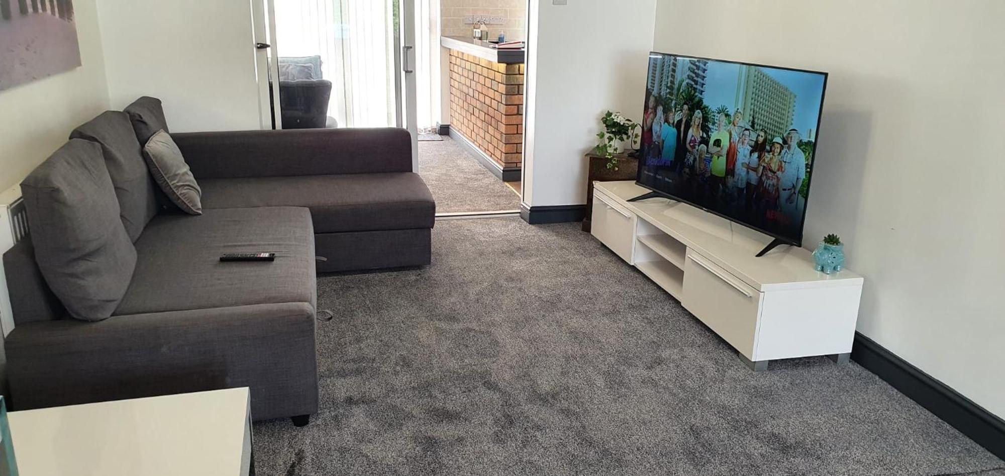 Green Haven Villa - 4Br Spacious House With Hot Tub, Ample Parking, Air Condition, Wifi, Netflix, Patio & Garden Kidlington Eksteriør bilde